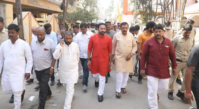 అక్కడ ఫ్లైఓవర్లు వేసి అభివృద్ధి అంటే ఎలా.. కేంద్ర మంత్రి కిషన్ రెడ్డి అక్కడ ఫ్లైఓవర్లు వేసి అభివృద్ధి అంటే ఎలా.. కేంద్ర మంత్రి కిషన్ రెడ్డి