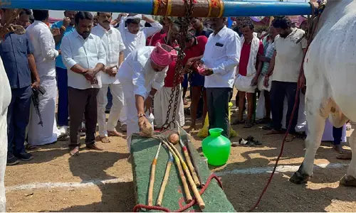 అట్టహాసంగా బండ లాగుడు పోటీలు