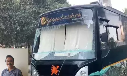 సినీ నటుడు నరేష్ కారవాన్ పై దుండగుల దాడి..