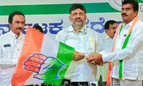 కర్ణాటకలో బీజేపీకి షాక్.. కాంగ్రెస్‌లో చేరిన లింగాయత్ నేత