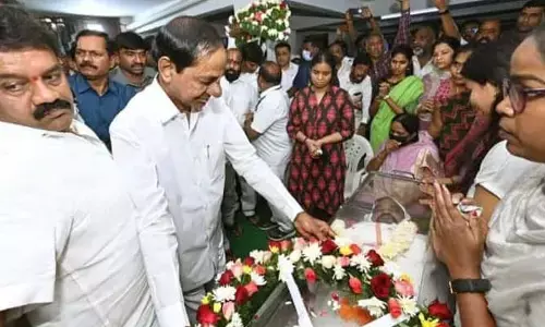 ఎమ్మెల్యే సాయన్న పార్థీవదేహానికి సీఎం కేసీఆర్ నివాళులు..