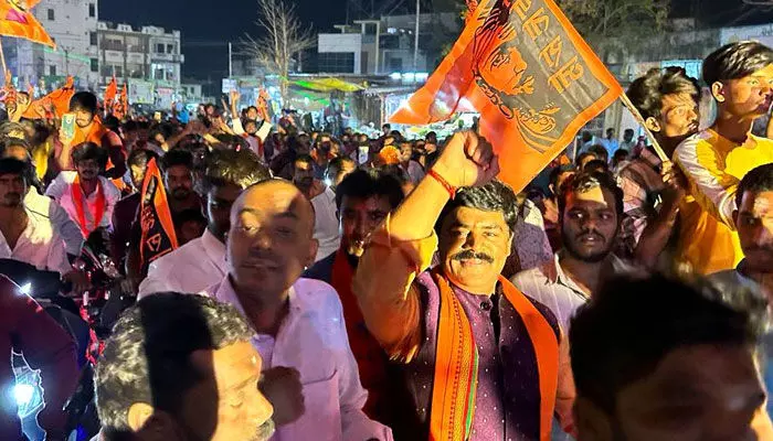 ఆర్మూర్లో భారీగా ఛత్రపతి శివాజీ బైక్ ర్యాలీ ఆర్మూర్లో భారీగా ఛత్రపతి శివాజీ బైక్ ర్యాలీ