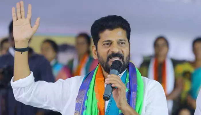 Revanth Reddy : టీపీసీసీ చీఫ్ రేవంత్ రెడ్డి కీలక నిర్ణయం