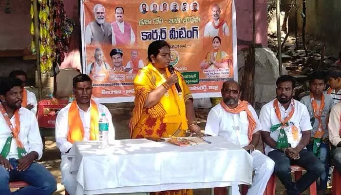 కేంద్రం నిధులతోనే జుక్కల్ అభివృద్ధి : మాజీ ఎమ్మెల్యే అరుణ కేంద్రం నిధులతోనే జుక్కల్ అభివృద్ధి : మాజీ ఎమ్మెల్యే అరుణ