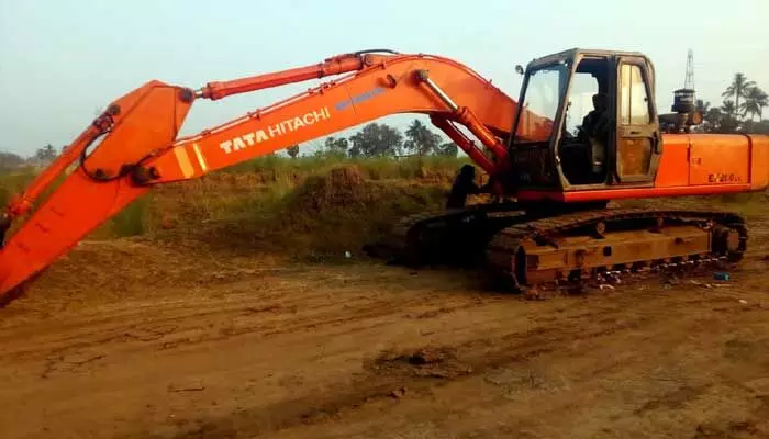 LankaLands: అంతా అధికార పార్టీ నేత కనుసన్నల్లోనే..! LankaLands: అంతా అధికార పార్టీ నేత కనుసన్నల్లోనే..!