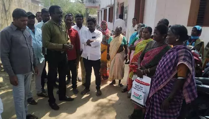 ఎస్బీఐ వినియోగదారుల సేవా కేంద్రంలో 26 లక్షల గోల్మాల్.. ఎస్బీఐ వినియోగదారుల సేవా కేంద్రంలో 26 లక్షల గోల్మాల్..