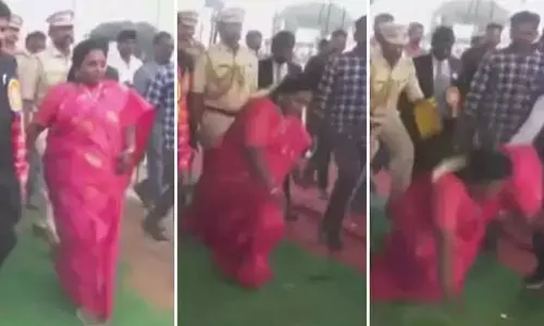 కాలుజారి కింద పడ్డ తెలంగాణ గవర్నర్ (వీడియో)