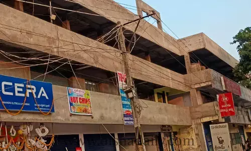 అక్రమ నిర్మాణాలపై చేతులెత్తేసిన అధికారులు