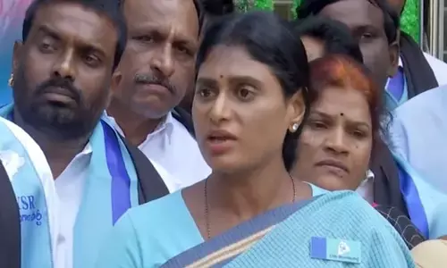 పాదయాత్రను అడ్డుకున్న పోలీసులు.. YS షర్మిల కీలక నిర్ణయం