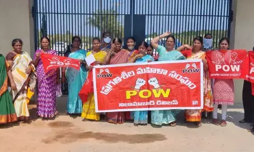 డ్వాక్రా గ్రూపు మహిళల సమస్యలను పరిష్కరించాలి..