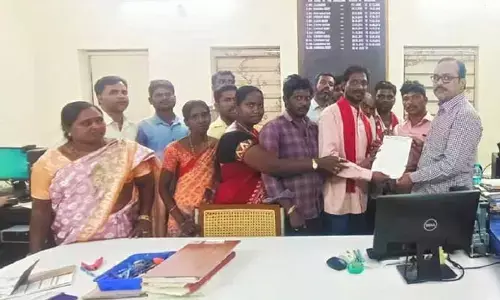 చెరువు అలుగులో నిర్మించిన హోటల్ నిర్వాహకులపై చర్యలు తీసుకోవాలి..