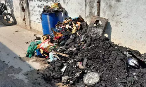 షార్ట్ సర్క్యూట్ తో ఇల్లు దగ్ధం