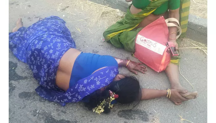 కారు, ఆటో ఢీ: ఇద్దరికీ తీవ్ర గాయాలు కారు, ఆటో ఢీ: ఇద్దరికీ తీవ్ర గాయాలు