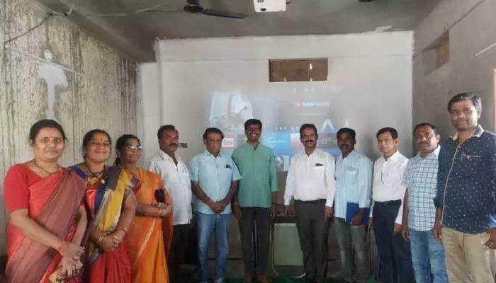 డిజిటల్ పద్ధతిలో విద్యా బోధన.. డిజిటల్ పద్ధతిలో విద్యా బోధన..