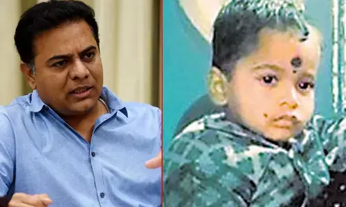కుక్కల దాడిలో బాలుడి మృతి.. స్పందించిన KTR