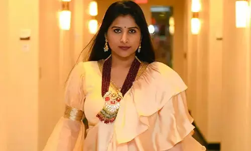 మరో వివాదంలో మంగ్లీ.. గుట్టుచప్పుడు కాకుండా ఆ వీడియో తీసిందంటూ
