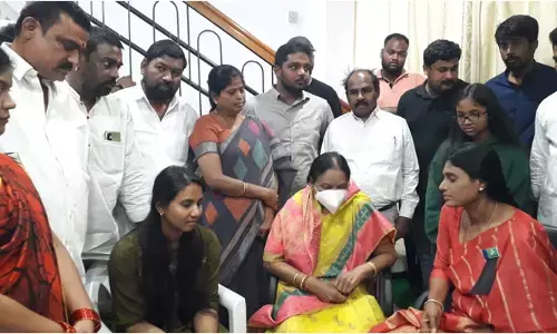సాయన్న మరణం కలచి వేసింది: వైఎస్ షర్మిల