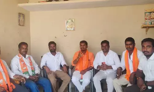 సిట్టింగ్ ఎమ్మెల్యే అనధికారిక అంత్యక్రియలు బాధాకరం..
