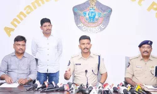 గల్ఫ్ బాధితుల కోసం హెల్ప్ డెస్క్.. ఎస్పీ హర్ష వర్ధన్ రాజు
