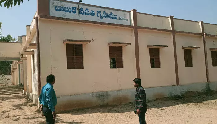 దిశ కథనానికి స్పందించిన శంకరపట్నం తహసీల్దార్ దిశ కథనానికి స్పందించిన శంకరపట్నం తహసీల్దార్