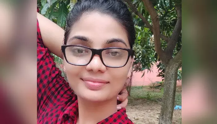 ప్రముఖ సింగర్కు షాకిచ్చిన సర్కార్! ప్రముఖ సింగర్కు షాకిచ్చిన సర్కార్!