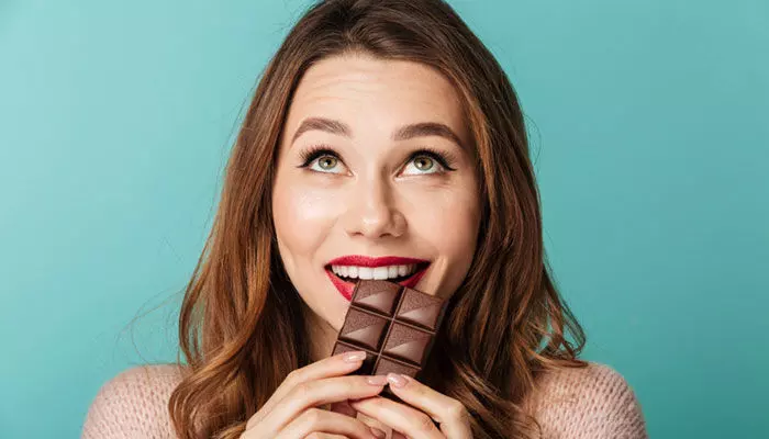 chocolate cravings: పీరియడ్స్కు ముందు మహిళల్లో చాక్లెట్ క్రేవింగ్స్.. ఎందుకంటే..? chocolate cravings: పీరియడ్స్కు ముందు మహిళల్లో చాక్లెట్ క్రేవింగ్స్.. ఎందుకంటే..?