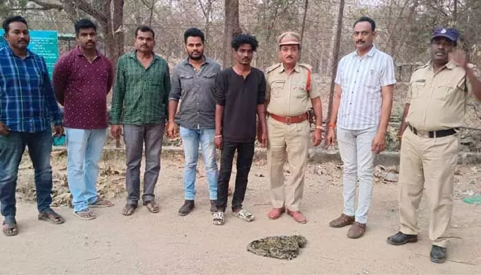 218 గ్రాముల గంజాయి పట్టివేత.. 218 గ్రాముల గంజాయి పట్టివేత..