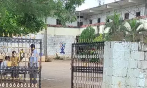 కారు కడిగింది విద్యార్థి కాదంట.. ప్రైవేటు డ్రైవరేనట?