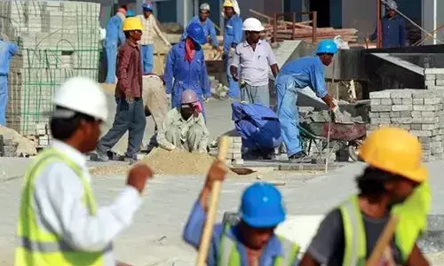 గల్ఫ్‌కు వెళ్లిన వారి కోసం హెల్ప్ డెస్క్