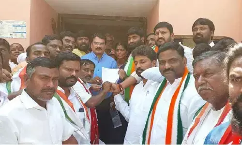 ప్రభుత్వ భూమిని కాపాడాలని అఖిలపక్షం నాయకుల ధర్నా..