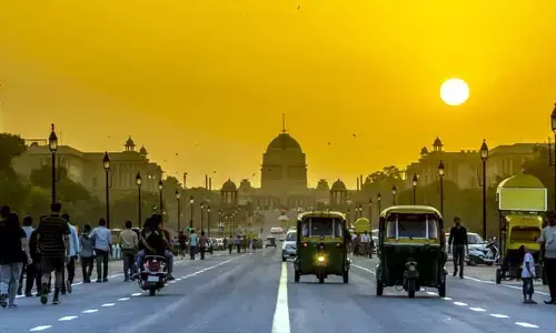 దేశంలో రోజుకో రాజకీయ వేడి
