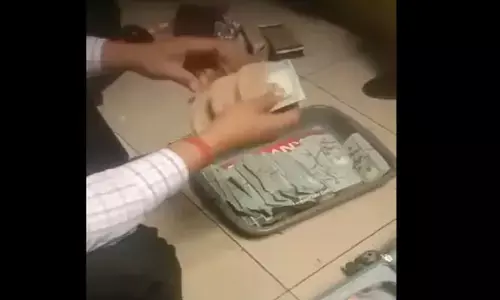 రూ.8.36 కోట్ల విలువైన విదేశీ కరెన్సీ స్వాధీనం