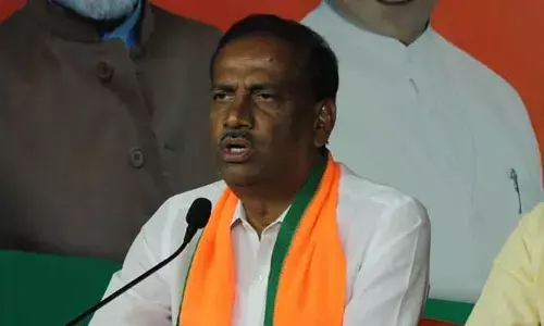 కేసీఆర్... వారిని చూసైనా కాస్త నేర్చుకో : విఠల్