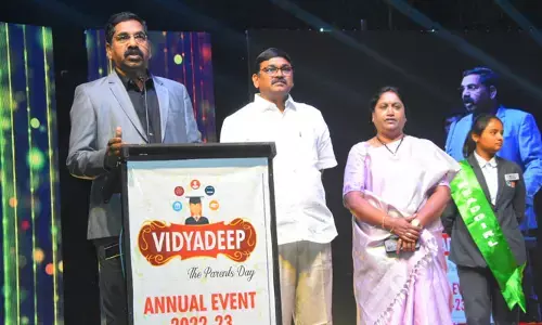 విద్యతోపాటు విజ్ఞానం ముఖ్యమే