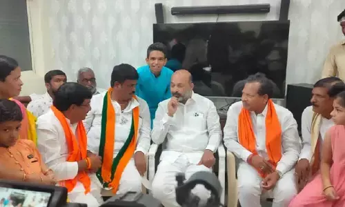 ప్రజలను కాపాడ లేని వాడు పోలీస్ అధికారి కాడు..బీజేపీ రాష్ట్ర అధ్యక్షుడు బండి సంజయ్