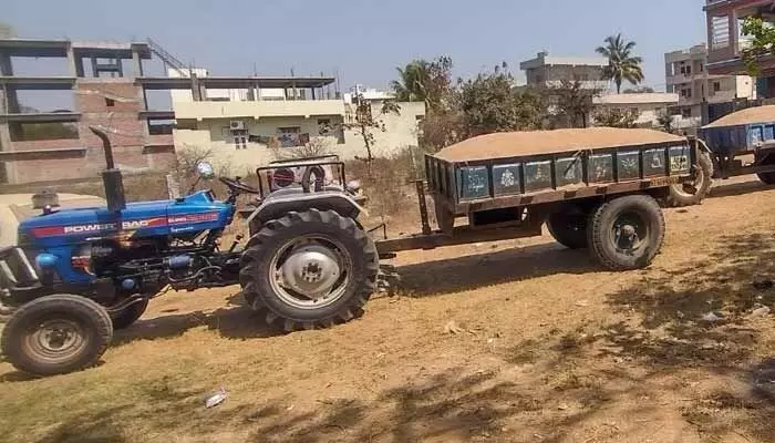 దిశ ఎఫెక్ట్.. అక్రమ ఇసుకకు కళ్లెం దిశ ఎఫెక్ట్.. అక్రమ ఇసుకకు కళ్లెం