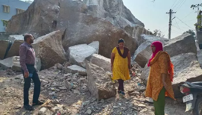 ప్రభుత్వ భూములు ఆక్రమిస్తే కఠిన చర్యలు : తహసీల్దార్ చంద్రశేఖర్ గౌడ్ ప్రభుత్వ భూములు ఆక్రమిస్తే కఠిన చర్యలు : తహసీల్దార్ చంద్రశేఖర్ గౌడ్