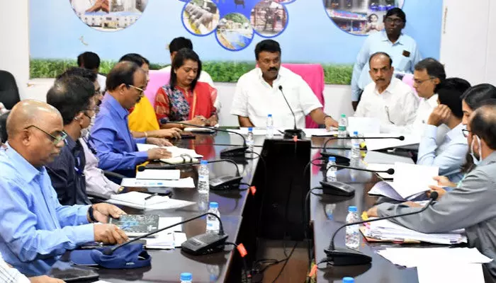 3 నెలలు టైం ఇవ్వండి వీధికుక్కల అంతు తేలుస్తాం: మంత్రి తలసాని 3 నెలలు టైం ఇవ్వండి వీధికుక్కల అంతు తేలుస్తాం: మంత్రి తలసాని