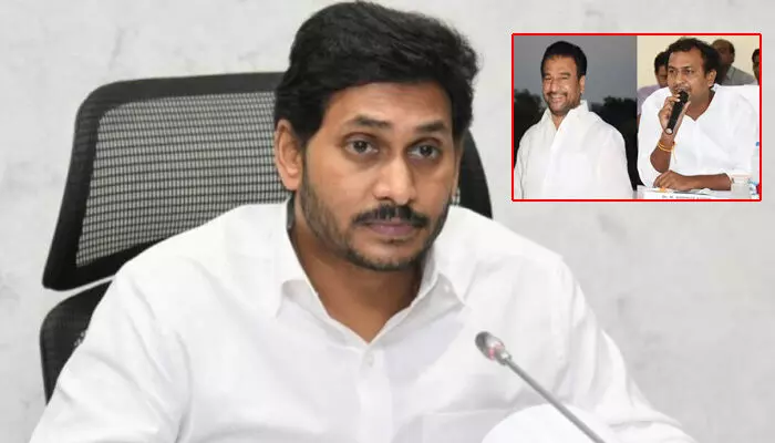 వైసీపీలో మూడు ముక్కలాట.. ఎమ్మెల్యేపై నేతల అసంతృప్తి వైసీపీలో మూడు ముక్కలాట.. ఎమ్మెల్యేపై నేతల అసంతృప్తి