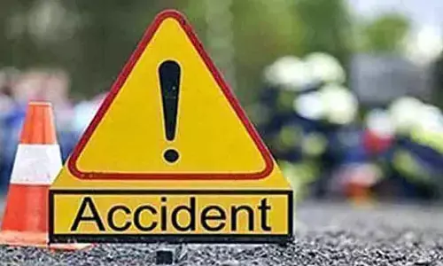 బ్రేకింగ్ : మందమర్రి వద్ద కెమికల్ లారీ బోల్తా