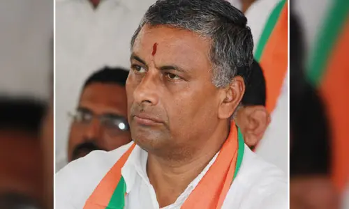 మంత్రి కేటీఆర్ రాజీనామా చేయాలి: NVSS ప్రభాకర్