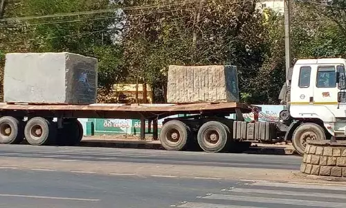 ఒక్క రాయి జారి మీద పడ్డా తుక్కుతుక్కే....! అయినా పట్టించుకోని అధికారులు