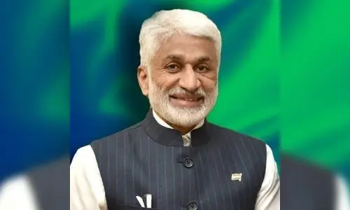 తండ్రిపై ప్రేమ గుండెలోతుల్లో నుంచి రావాలే తప్ప పేపర్లు, టీవీల్లో కాదు : ఎన్టీఆర్ వారసులపై విజయసాయిరెడ్డి ఫైర్