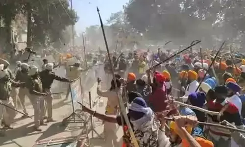 పంజాబ్‌లో ఆర్ఆర్ఆర్ సీన్ రిపీట్.. తుపాకులు, కత్తులతో పోలీస్ స్టేషన్‌లో రణరంగం