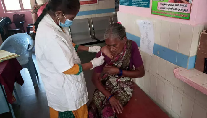 వణికిస్తున్న కుక్కల దాడులు.. వణికిస్తున్న కుక్కల దాడులు..