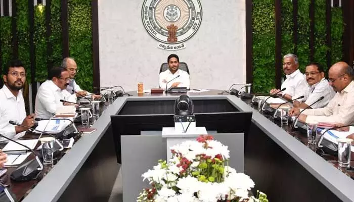 CM Jagan విద్యుత్ శాఖపై సమీక్ష.. అధికారులకు కీలక ఆదేశాలు CM Jagan విద్యుత్ శాఖపై సమీక్ష.. అధికారులకు కీలక ఆదేశాలు
