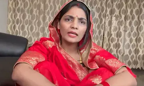 నోటీసులు ఇచ్చినా వెనక్కి తగ్గని లేడీ సింగర్! (వీడియో)