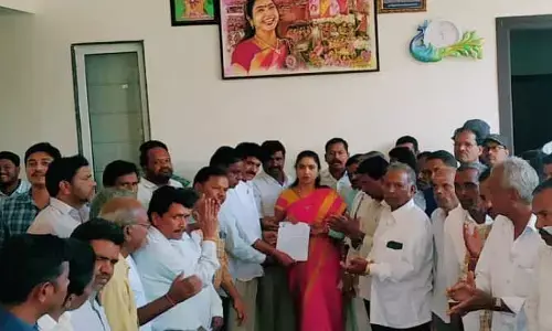 కొండా లక్ష్మణ్ బాపూజీ విగ్రహం స్థాపన కోసం సహకరిస్తా: ఎమ్మెల్యే రేఖా శ్యాంనాయక్