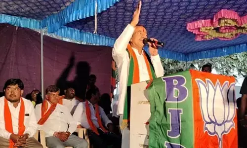 కేసీఆర్ అబద్దాల కోరు : ఈటెల రాజేందర్ ఘాటు వ్యాఖ్యలు