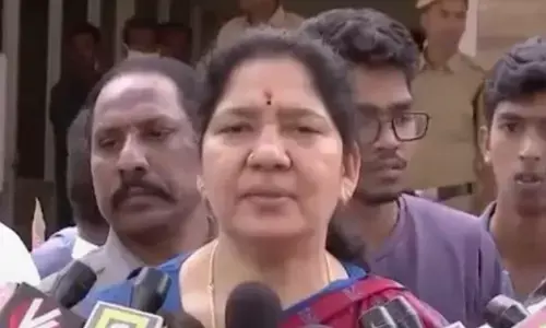 ప్రీతిని పరామర్శించిన మంత్రి సత్యవతి రాథోడ్..